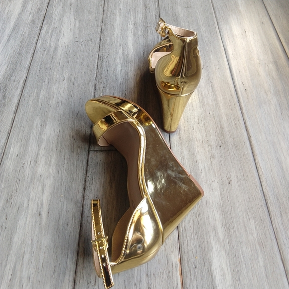 Mix No. 6 l Gold Metallic Sahi Wedge Sandal l Size 7 - Picture 4 of 9